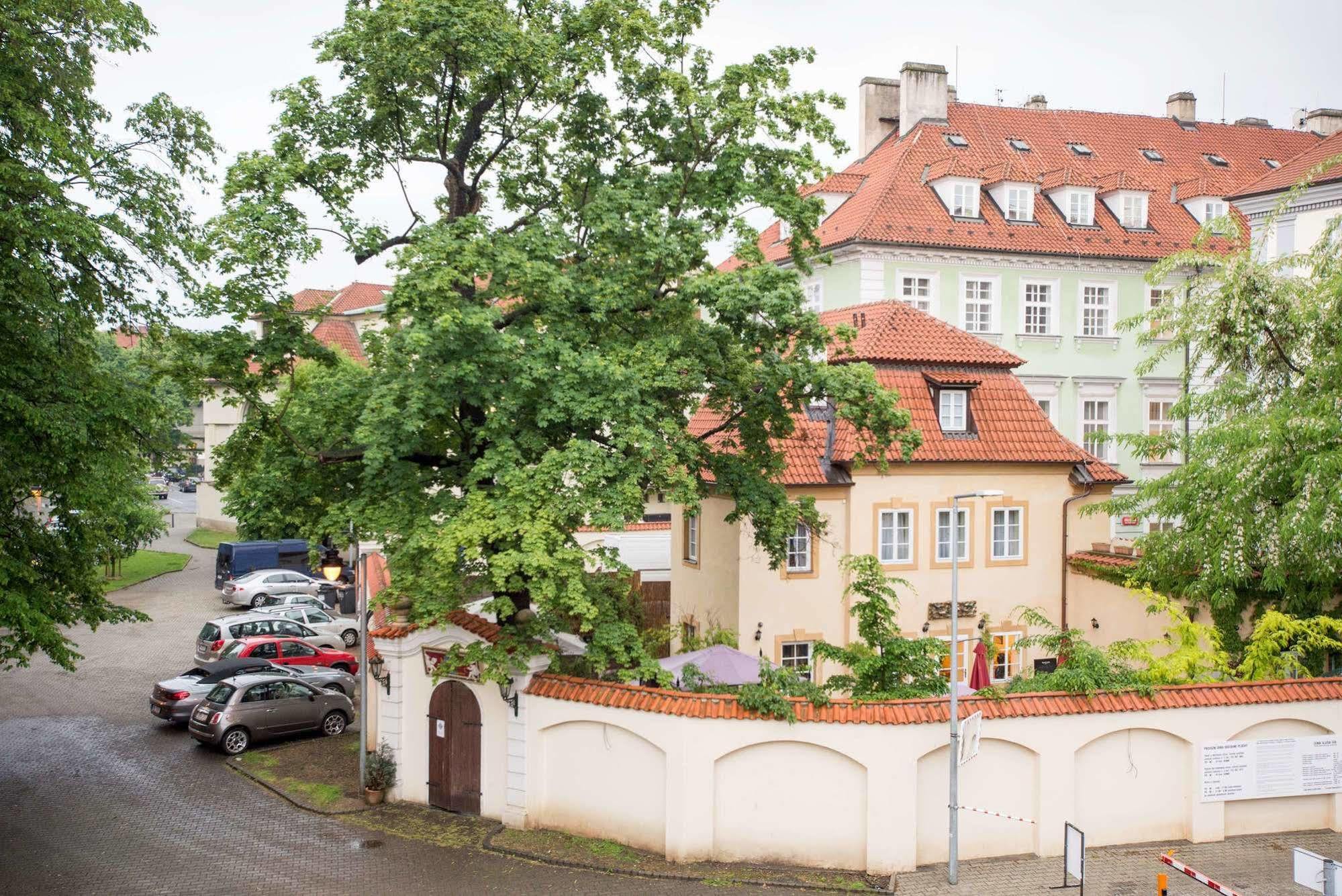Pension Dientzenhofer Prague Exterior photo